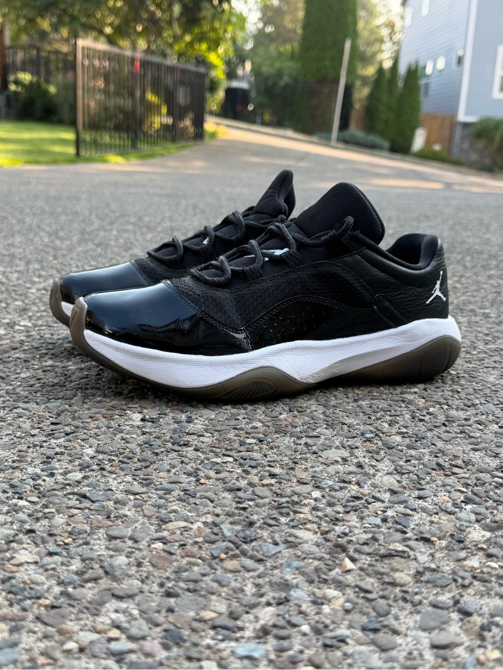 Jordan Men's Low-Top Black and White Sneakers